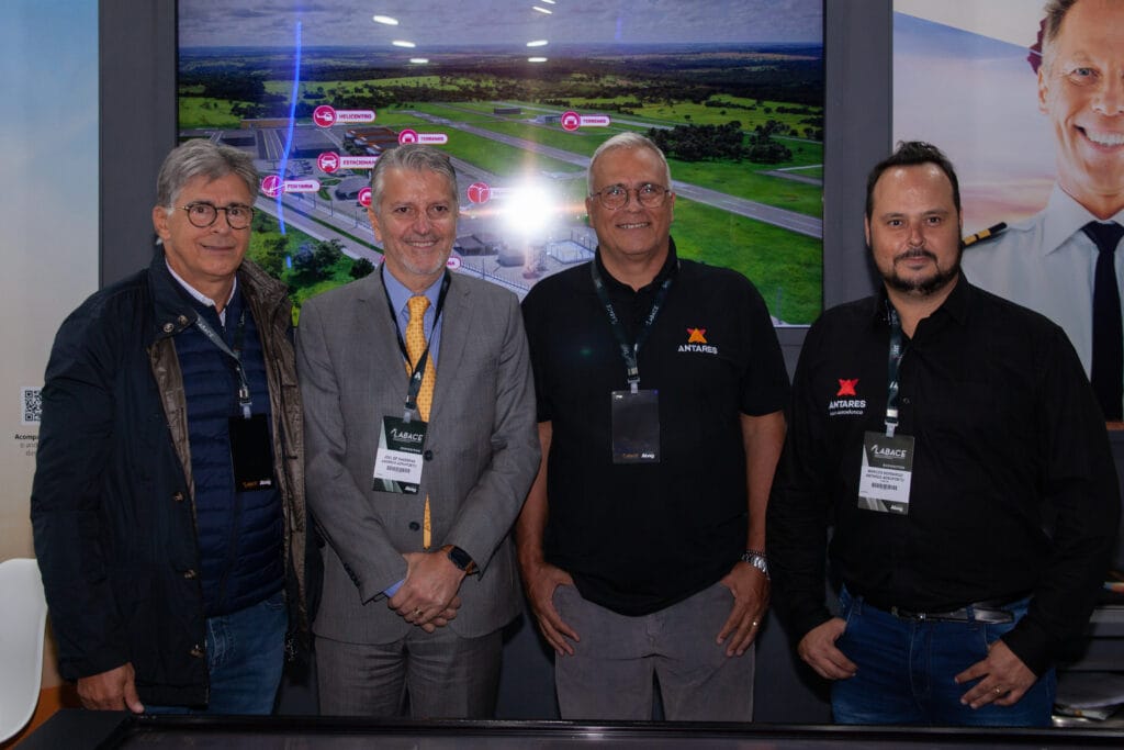 Romeu Neiva (sócio empreendedor do Antares), Joel Sant'Anna, secretário de Indústria e Comercio de Goiás, Rodrigo Neiva (diretor comercial do Antares e sócio) e Marcos Bernardo (sócio empreendedor) / Divulgação