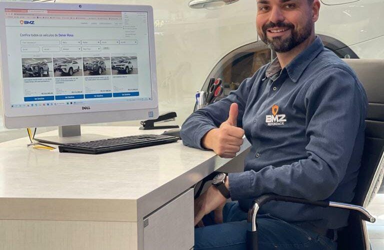 Dener Rosa abriu sua primeira franquia de revenda digital em 2021 e já vendeu mais R$ 6,7 milhões em um ano / Divulgação