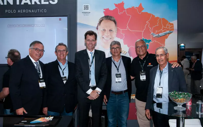 Empresário e consultor Francisco Lyra , Marcos Alberto sócio empreendedor do Antares; Ronei Saggioro, sec. Nacional de Aviação Civil; e os sócios do Antares Romeu Neiva, Rodrigo Neiva e Paulo Roberto / Divulgação