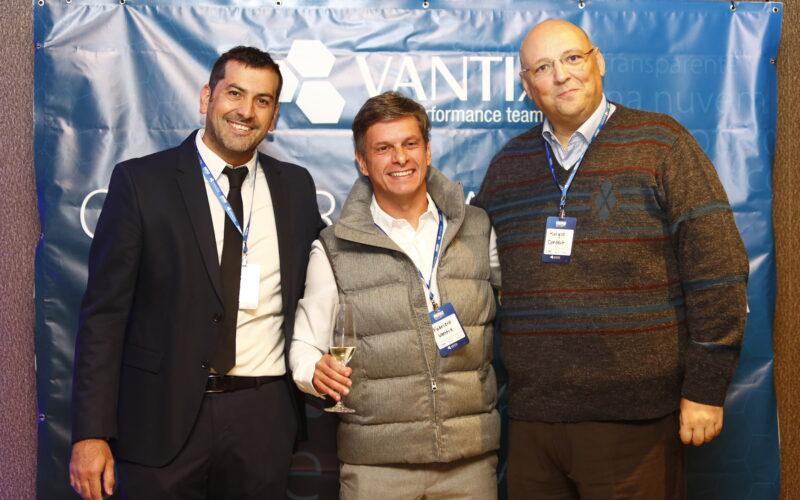 Fabrizio Alves, da Vantix, Esteban Kilstein, da Cyrebro e Sergio Sanchez, da Connect Latam, durante lançamento do SOC / Divulgação