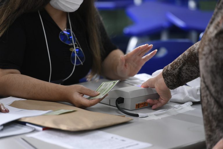 Identificação do eleitor por meio de biometria