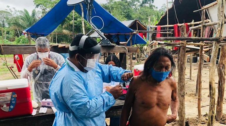 Saúde - coronavírus - vacina - vacinação - Militares do Comando Conjunto Norte apoiaram a vacinação contra a COVID-19 na aldeia indígena Mukuru, localizada em área de difícil acesso da Terra Indígena WAIÃPI, no Amapá.