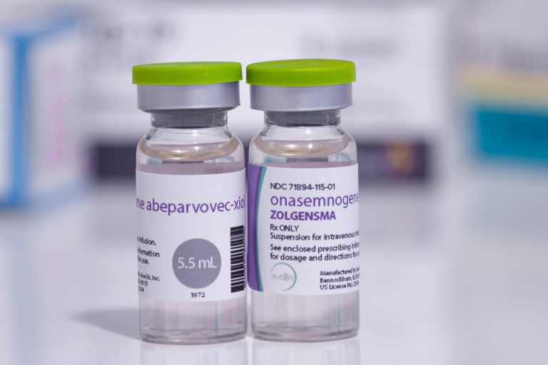 Saúde - remédios - A medicação mais cara do mundo. Onasemnogene Abeparvovec-Xioi Zolgensma, vendido sob a marca Zolgensma, é um medicamento de terapia gênica usado para tratar a atrofia muscular espinhal