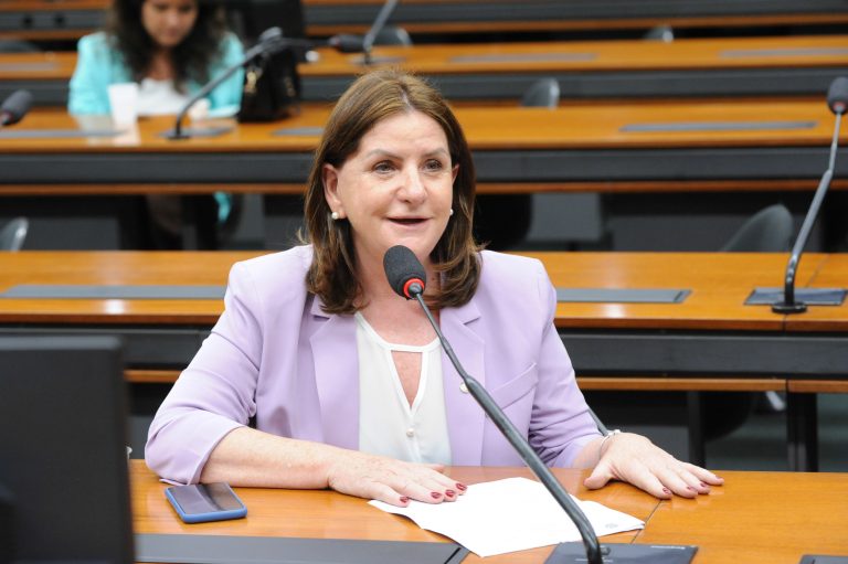 Audiência Pública - Antecipação da quinta etapa do teste do pezinho (diagnóstico da AME). Dep. Carmen Zanotto CIDADANIA - SC