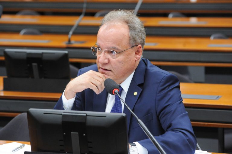 Discussão e votação de Relatório. Dep. Samuel Moreira PSDB-SP