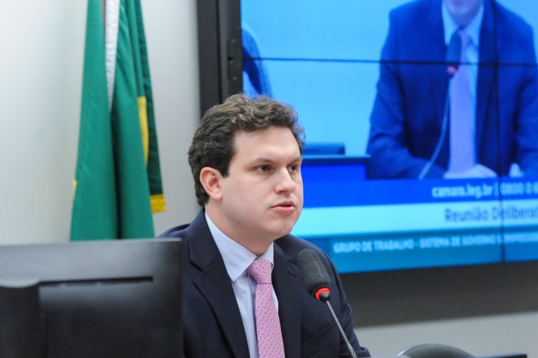 Discussão e votação de Relatório. Dep. Enrico Misasi MDB - SP