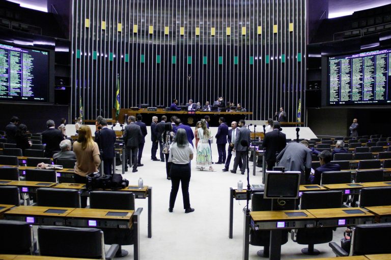 Discussão e votação de propostas
