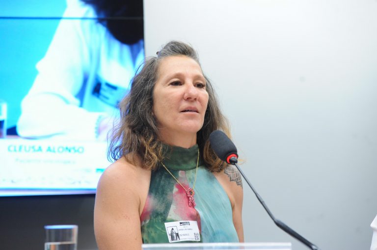 Audiência Pública - Rosa do Brasil de Dragon Boat: a prática e seus benefícios. Larissa Lima - FUNDADORA DA ASSOCIAÇÃO CANOMAMA DE SAÚDE ESPORTE E CULTURA DO DISTRITO FEDERAL