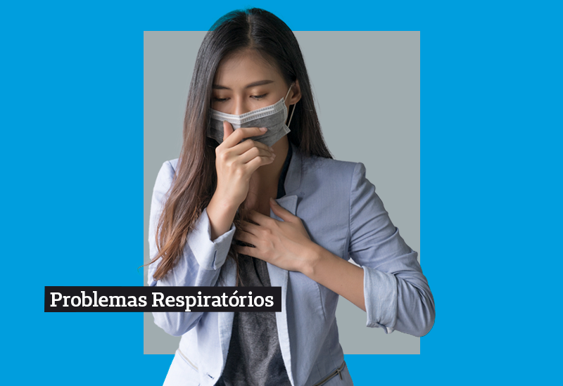 Mulher segurando uma máscara sobre o rosto, com o escrito "problemas respiratórios" na imagem