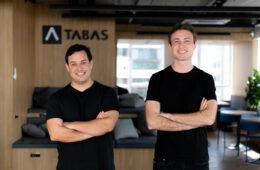 Leonardo Morgatto, co-fundador e CEO da Tabas; e Alex Chatzieleftheriou, CEO e Co-Founder da Blueground / Divulgação