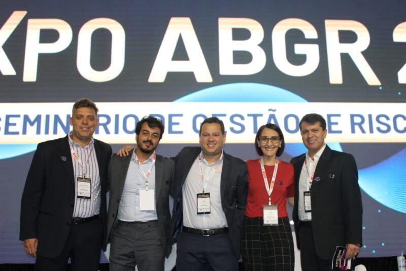 Diretoria da ABGR (esq. p/ dir.): diretor-presidente Luiz Otavio Artilheiro; diretor financeiro Wilnner Eduardo Silva; secretário-geral, Thiago Amorim; assessora do Conselho e Diretoria, Márcia Ribeiro, e presidente do Conselho, Haroldo Alves Araújo / Divulgação