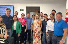 Eduardo Fazio e Equipe da Sompo recepcionam corretores no lancamento da Filial Belém / Divulgação