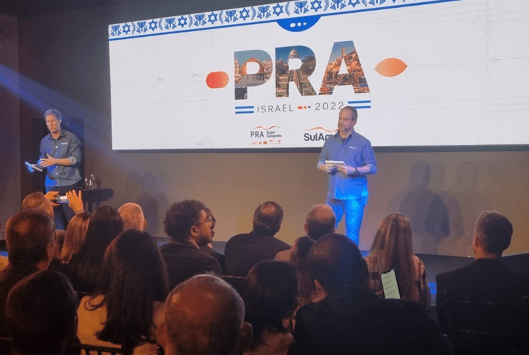 Marcelo Mascarretti, diretor de Vida, Previdência e Investimentos da SulAmérica, e Luciano Lima, diretor comercial da SulAmérica durante evento de premiação / Divulgação