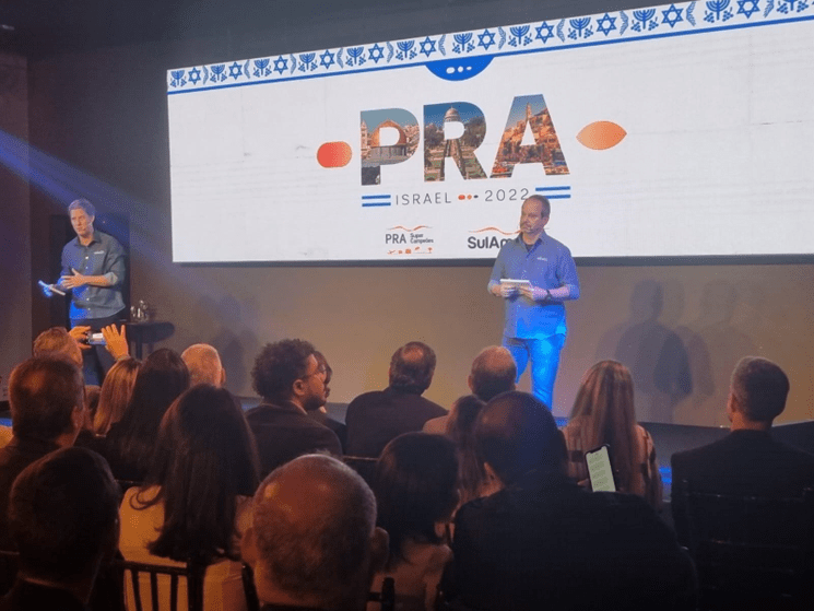 Marcelo Mascarretti, diretor de Vida, Previdência e Investimentos da SulAmérica, e Luciano Lima, diretor comercial da SulAmérica durante evento de premiação / Divulgação