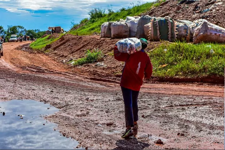 Assistência Social - pobreza - pandemia - auxílio - miséria - doação - cesta básica - Campanha Vem Ser Mais Solidário - Entrega de cesta básica no aterro sanitário de Cuiabá