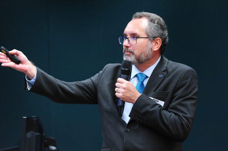 Comissão de Minas e Energia; Relações Exteriores e de Defesa Nacional. Carlos Agenor Onofre Cabral - Diretor Substituto do Departamento de Política de Exploração e Produção de Petróleo e Gás do MME