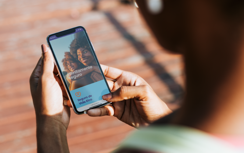 Rico passa a oferecer seguro de vida diretamente no app / Divulgação