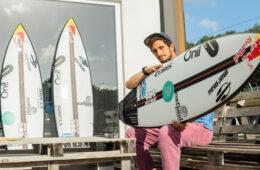O surfista Lucas Chumbo / Foto: Yunes Khader / Divulgação