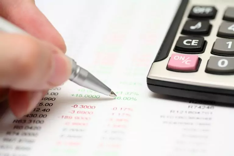 Economia - reforma tributária - impostos tributos contas financeiras financiamentos