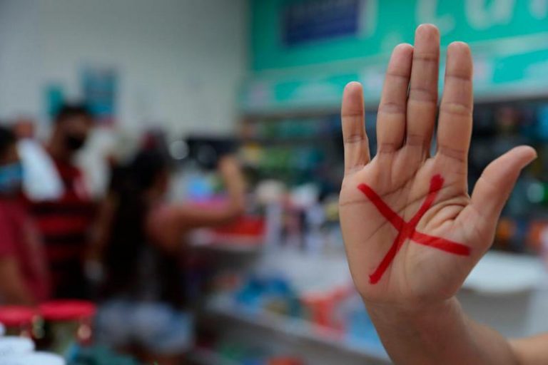 Segurança - violência doméstica - campanha Sinal Vermelho mulheres denúncias