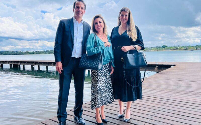 Marcelo Queiroz de Oliveira Filho, Diretor Comercial Nacional da Junto Seguros; Rosane Mota, gestora da RM7 Seguros; e Laíza Mazzoco, Advogada Especialista em Seguro Garantia da Junto Seguros / Foto: Divulgação