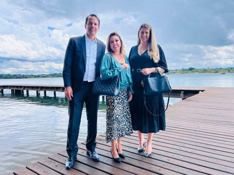 Marcelo Queiroz de Oliveira Filho, Diretor Comercial Nacional da Junto Seguros; Rosane Mota, gestora da RM7 Seguros; e Laíza Mazzoco, Advogada Especialista em Seguro Garantia da Junto Seguros / Foto: Divulgação