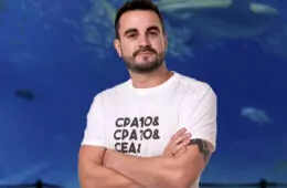 O professor Lucas Silva, especialista em educação financeira