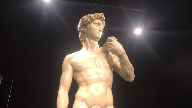 Representação da escultura de Davi, de Michelangelo, uma das obras mais conhecidas do mundo / Foto: William Anthony / Universo do Seguro