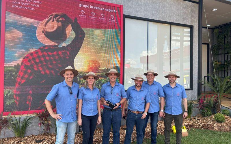 Representantes do Grupo Bradesco Seguros e corretores no Show Rural Coopavel 2023 / Foto: Divulgação