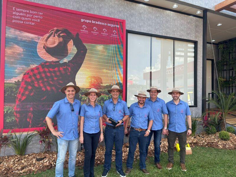 Representantes do Grupo Bradesco Seguros e corretores no Show Rural Coopavel 2023 / Foto: Divulgação