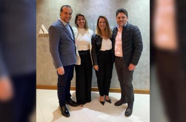 Rodrigo Pecoraro, Diretor Executivo de Seguros Sabemi; Raquel Guerreiro, gestora de Produtos e Serviços Sodexo; Janaina Serra, head Regional de Seguros Sabemi; Thiago Schmidt, head Nacional de Seguros Sabemi / Foto: Divulgação