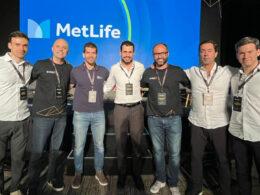 Carlos Eduardo Fernandez - Head Comercial XP; Marcelo Tomei – VP Comercial de Parcerias MetLife; Gustavo Pires - Sócio e Diretor Execeutivo XP; Caio Peres - Sócio e Head Inside Sales XP; André Iziquiel - Superintendente Comercial de Parcerias e Novos Negócios MetLife; Roberto Teixeira - Sócio e Head da XP Seguridade e Rodrigo Saldanha - Head de Produtos e Comercial XP / Divulgação