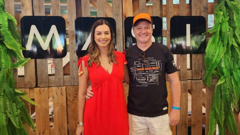 Bruna Pereira, executiva comercial da Sabemi na Região Sul, e Marcelo Sinhor, CEO da MASI Corretora / Foto: Divulgação