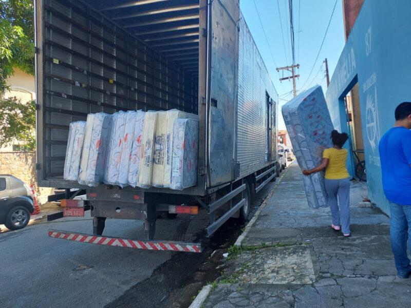 Fundação Casas Bahia faz doações para as vítimas da chuva em São Sebastião / Foto: Divulgação