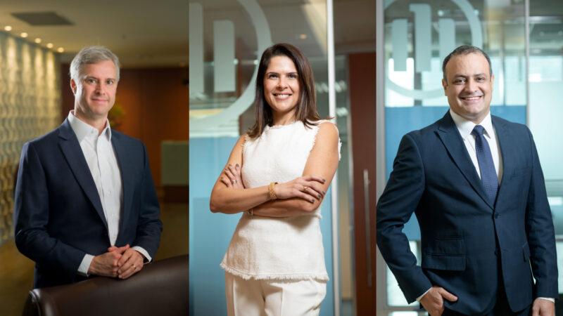 Luciano Calheiros, diretor executivo de Negócios Corporativos; Karine Barros, diretora executiva Comercial; e Alexandro Barbosa, diretor Comercial Regional Norte e Nordeste da Allianz Seguros / Foto: Túlio Vidal / Divulgação