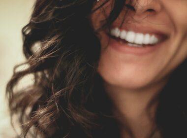 Seguro odontológico garante saúde bucal de qualidade / Foto: Lesly Juarez / Unsplash Images