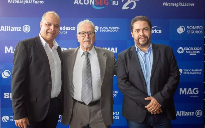 Jader Abreu (vice-presidente da Aconseg-MG), Joffre Nolasco (presidente da Aconseg-RJ) e Robson Carneiro (presidente da Aconseg-MG) / Foto: Divulgação / Aconseg-RJ