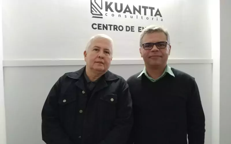 O professor Marco Aurélio Fonseca e o fundador da Kuantta Consultoria, Arley Boullosa / Foto: Divulgação