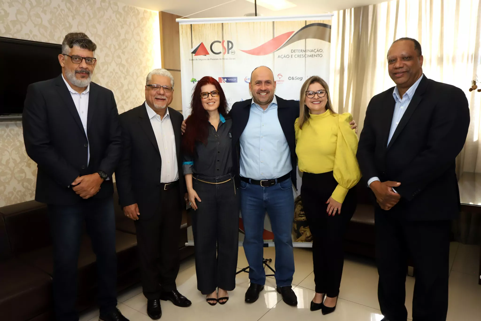 Maurício Tadeu Morais (diretor do CSP-MG), João Paulo Moreira de Mello (presidente do CSP-MG), Viviane Andreazzi, (coordenadora Comercial MG/Sul do Seguro PASI), Gustavo Bentes (presidente do Sincor-MG), Diana Araujo (superintendente técnica de Vida da Sompo Seguros) e Edilon Mesquita (diretor do CSP-MG) / Foto: Arnaldo Athayde / Divulgação