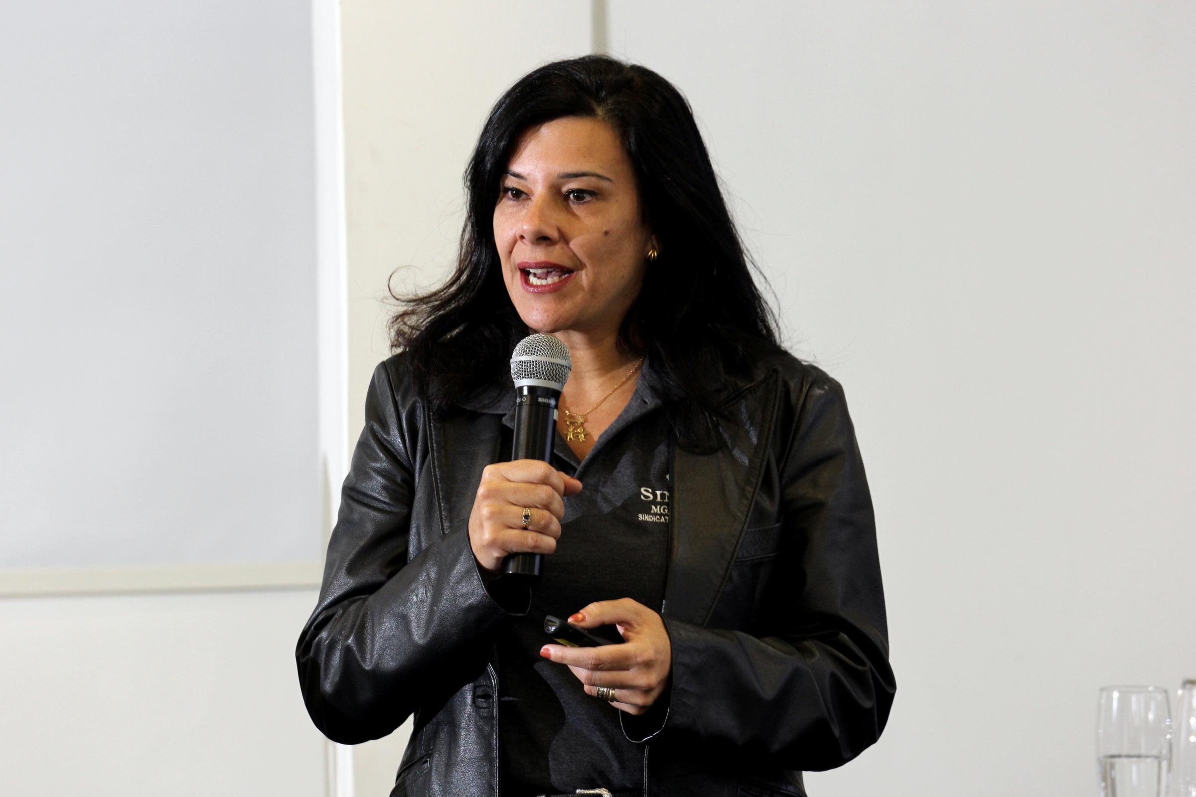 Roberta Machado, do SindSeg MG/GO/MT/DF, citou os programas de educação securitária promovidos pela instituição / Foto: Arnaldo Athayde / Divulgação