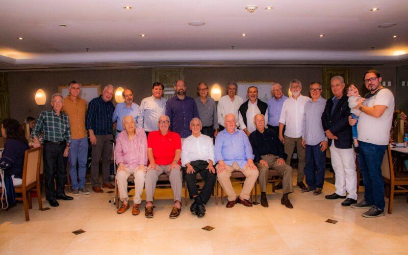 Bolinhas reunidos no jantar de maio para homenagear as mamães / Foto: Dalvino Santino / DIvulgação