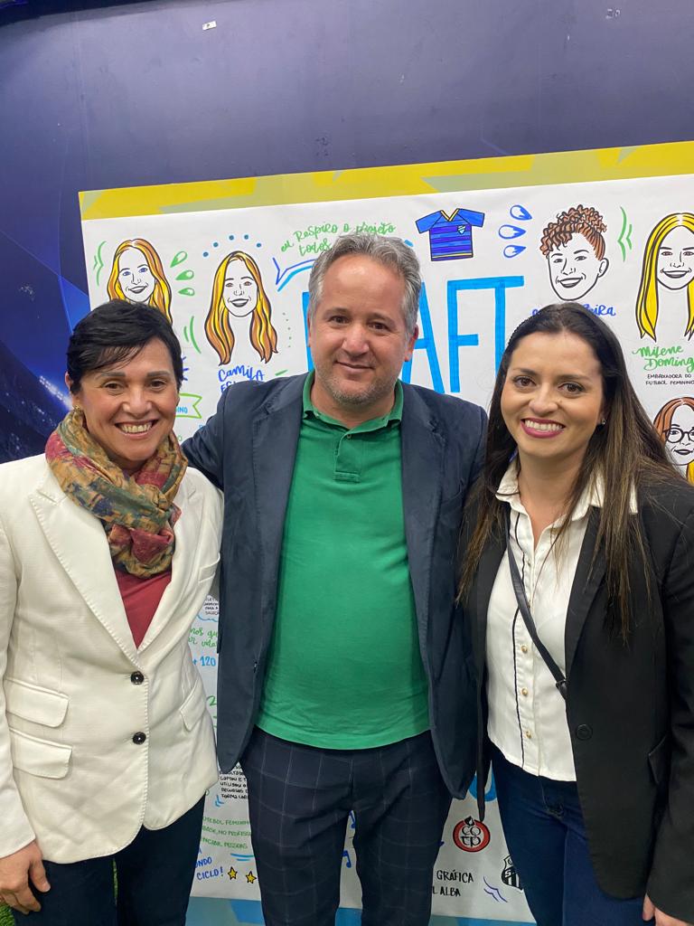 Marcia Lourenço e Edmara Pinho, da EABR, ao lado de Anderson Rubunatto, idealizador do projeto / Foto: Divulgação