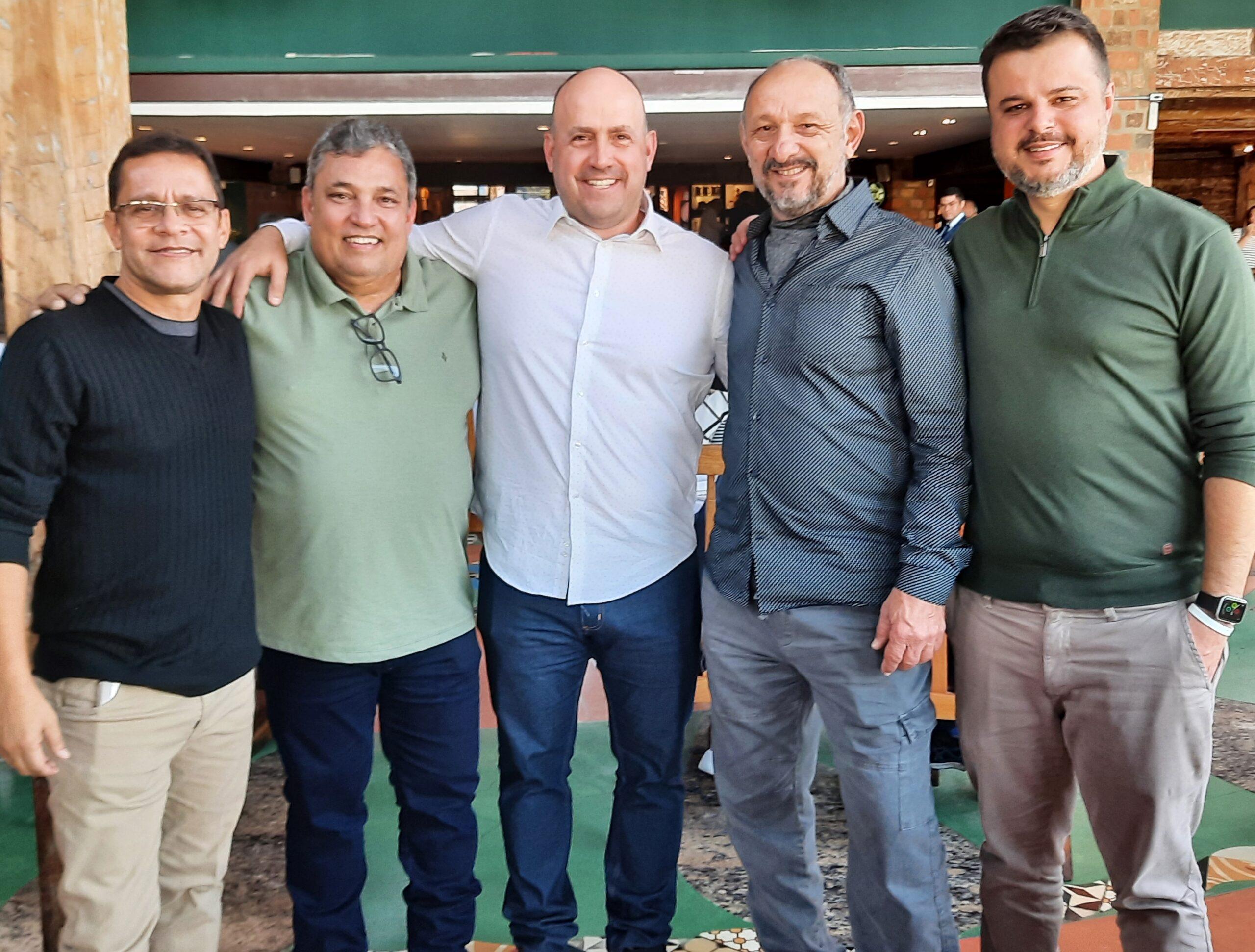 Jefferson Chadid, Flávio Senna, Gustavo Bentes, Francisco Gonçalves Neto e Wellerson Castro: diretores do Sincor-MG presentes no evento / Foto: Divulgação