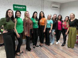 Equipes da Unimed Uberlândia e Quanta Previdência na assinatura do contrato / Foto: Divulgação