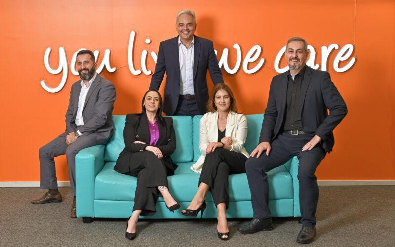 Da esquerda para direita: Renato Chama (Especialista de Negócios) Vivian Moreira (assistente Administrativa de Contas), no centro Gabriel Rego (Head de Travel), Cleudes Amorim (Especialista de Contas) e Alexandre Zaparoli (Especialista de Negócios) / Foto: Divulgação