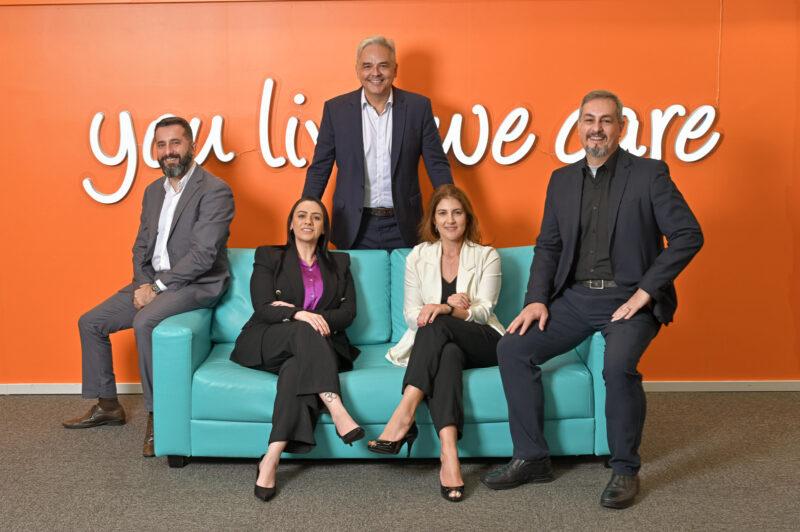 Da esquerda para direita: Renato Chama (Especialista de Negócios) Vivian Moreira (assistente Administrativa de Contas), no centro Gabriel Rego (Head de Travel), Cleudes Amorim (Especialista de Contas) e Alexandre Zaparoli (Especialista de Negócios) / Foto: Divulgação