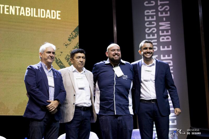 Mauro Gonçalves (Executivo da B10 Corretora de Seguros), José Cristovão Martins (Presidente do Sincor-MT), Saulo Gabriel (Superintendente de Produtos - Seguro de Pessoas da Allianz Seguros) e Regis Melo, executivo comercial para o canal Corretor da Maxpar | Autoglass / Foto: William Anthony / Universo do Seguro