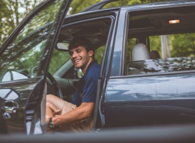 Azul Seguros oferece opção de carro reserva ou créditos em apps de transporte no Seguro Auto / Foto: Craig Adderley / Pexels