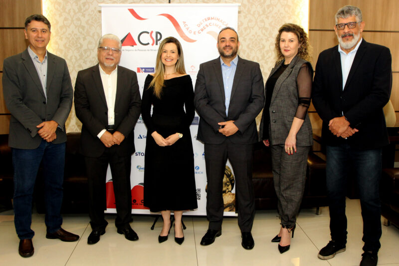 Luis Henrique Capanema Pedrosa (Grupo BBT), João Paulo Moreira de Mello (presidente do CSP-MG), Graziella Mazzieiro (Icatu), Domingos Perruolo Filho (Seguros Sura), Ana Paula Donath (escritório Robson Silveira Advogados) e Maurício Tadeu Barros Morais (diretor do CSP-MG) / Foto: Divulgação