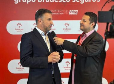 Leonardo Pereira de Freitas, Diretor Comercial da Bradesco Auto/RE, e William Anthony, Fundador do Universo do Seguro / Foto: Reprodução
